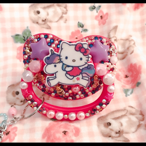 ✨Embellished Adult Pacifier - Hello Kitty✨ - Picture 4 of 4